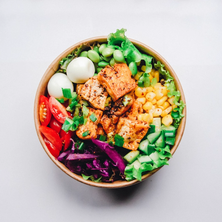 Quinoa chicken garden bowl